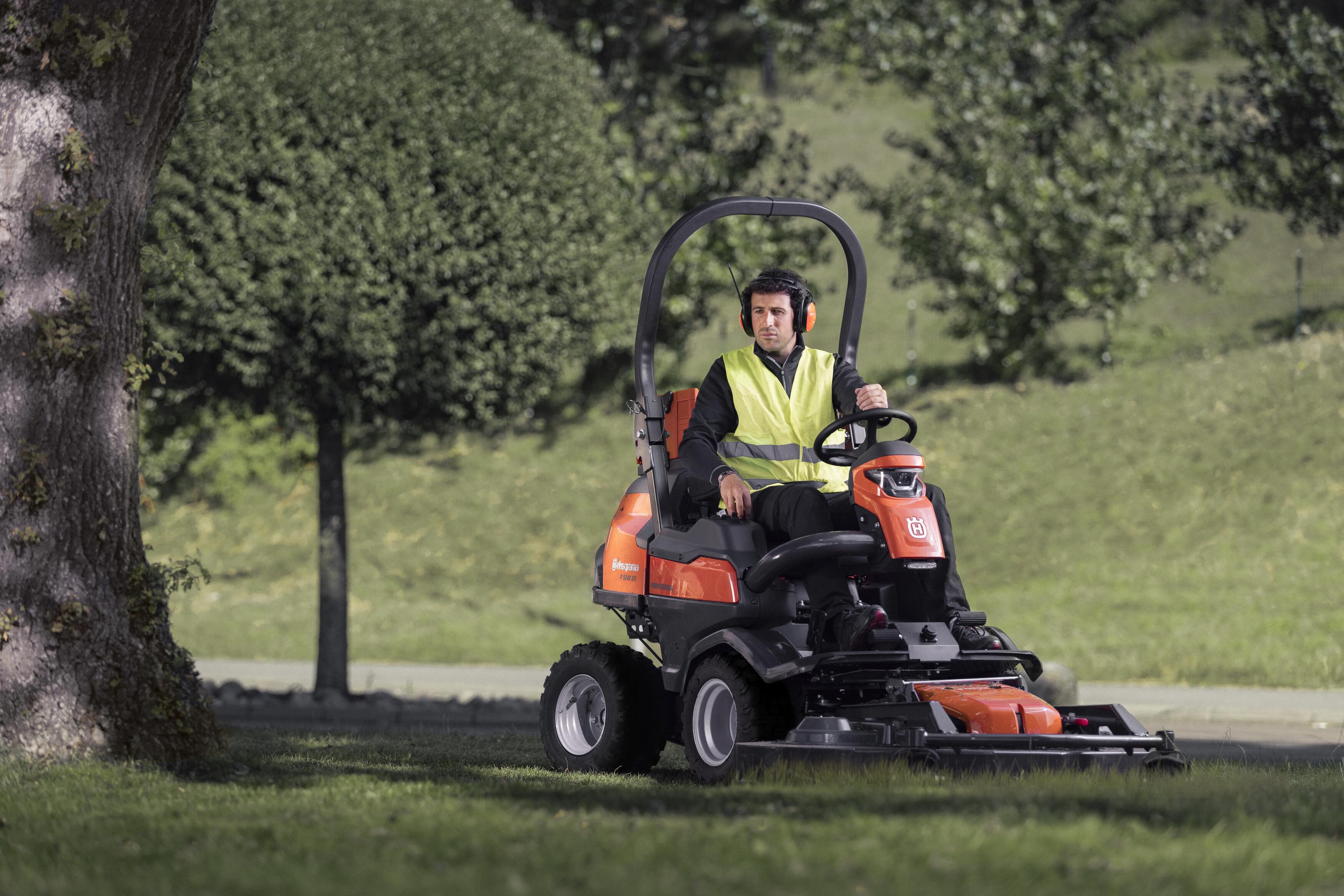Husqvarna Mulching Mower, buy lawnmower online UK at Greenstripe