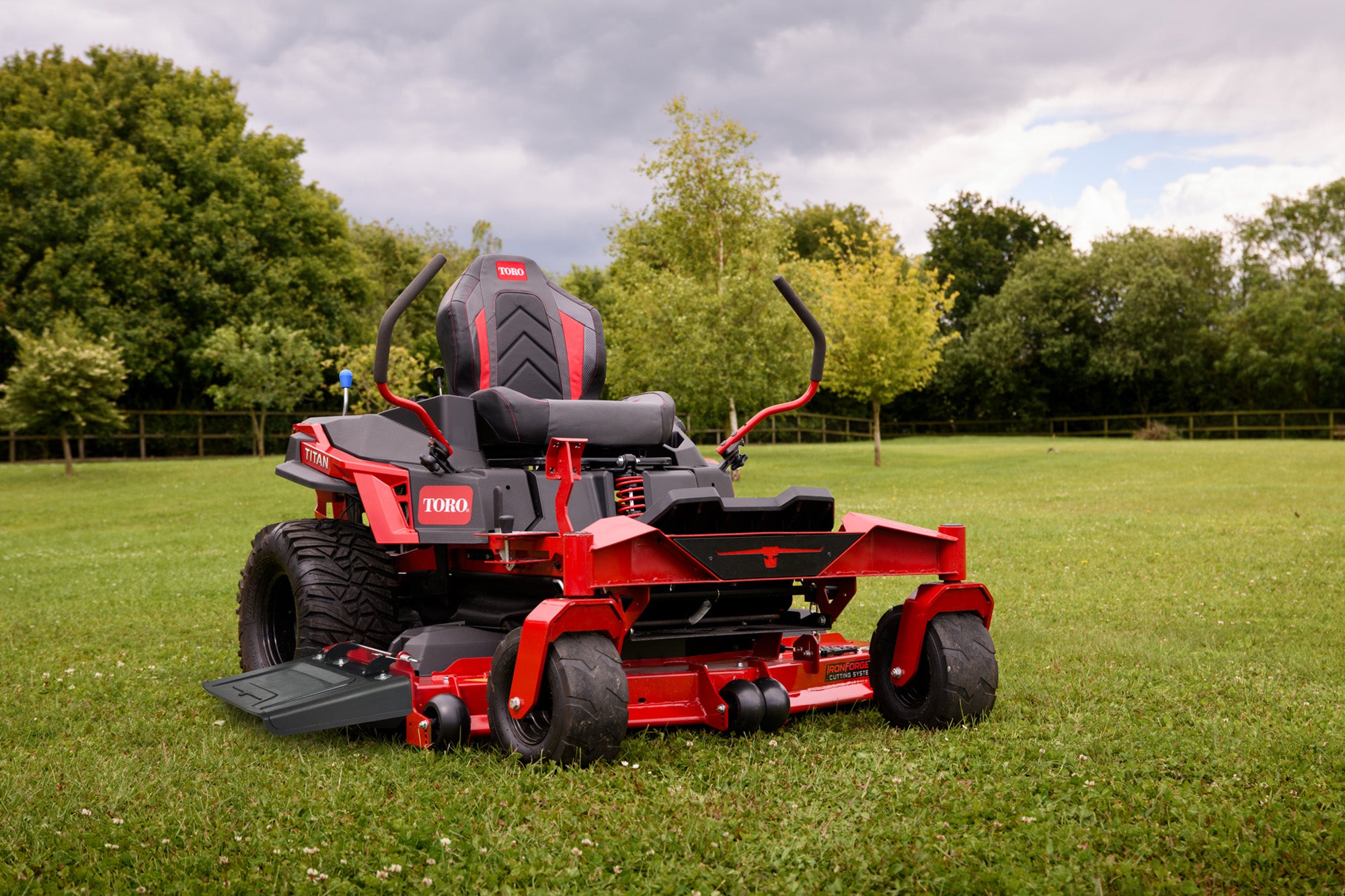 Zero Turn Titan Petrol Lawnmower Toro Titan ZXM6075 Zero-Turn