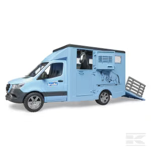 U02674 MB Sprinter horsebox with horse