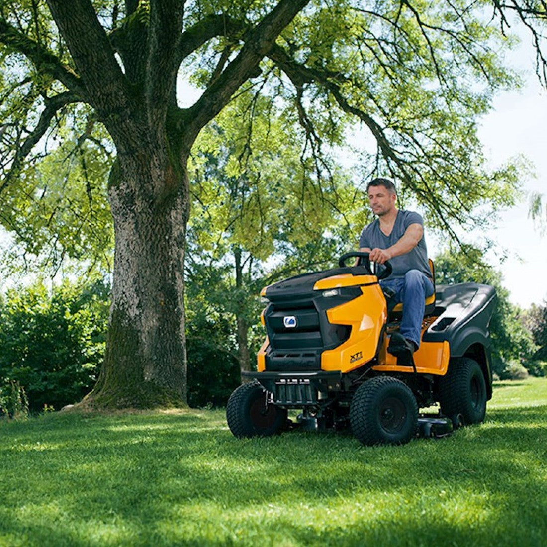 Cub Cadet XT2 PR95 38" Lawn Tractor